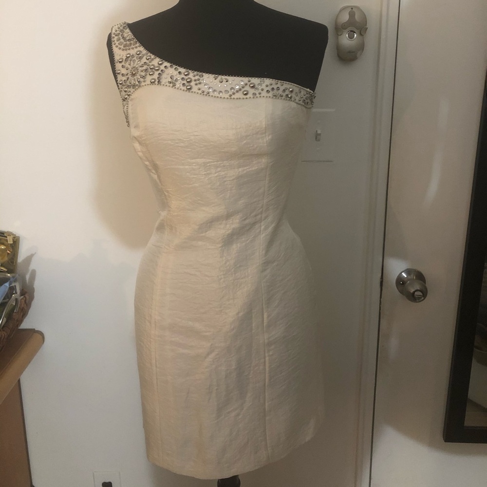Laundry pearl, one shoulder dress.